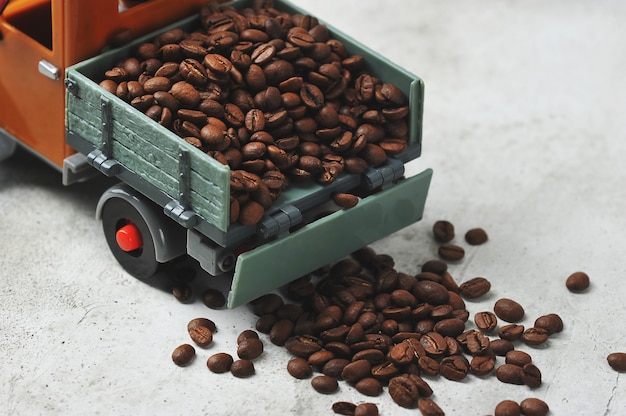 Grains De Café Dans Un Camion-benne Jouet