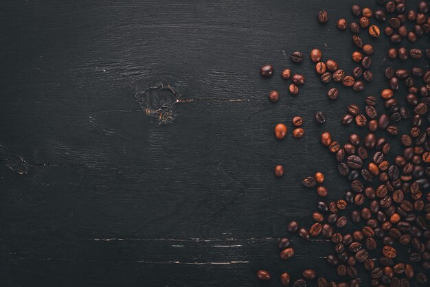 Grains de café Sur un fond en bois Vue de dessus Espace de copie