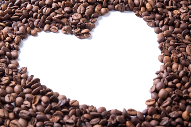 Grains de café sous forme de fond de coeur