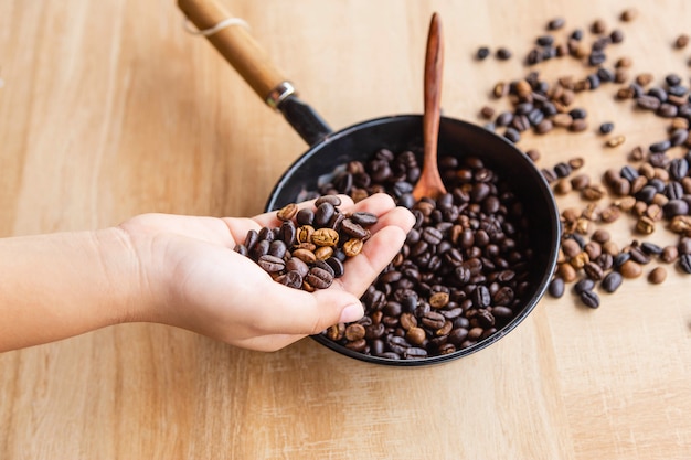 Grains De Café Torréfiés à La Main