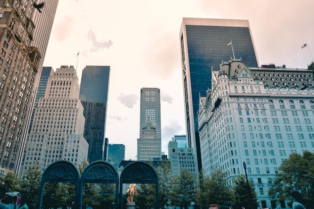 Photo grand army plaza buildings hotels appartements et bureaux au coucher du soleil new york city united states