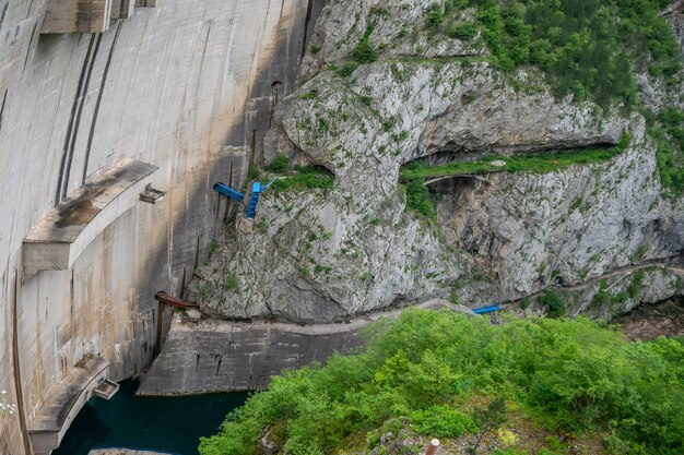 Grand barrage au nord du Monténégro