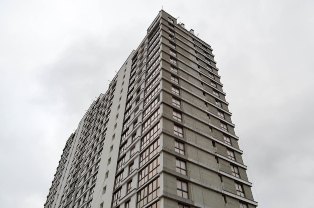 Grand béton ciment moderne en construction nouveau bâtiment de maison frameblock monolithique moderne