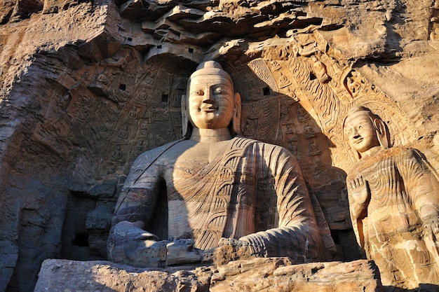 Grand Bouddha assis dans les grottes de Yungang, site classé au patrimoine mondial de l'UNESCO