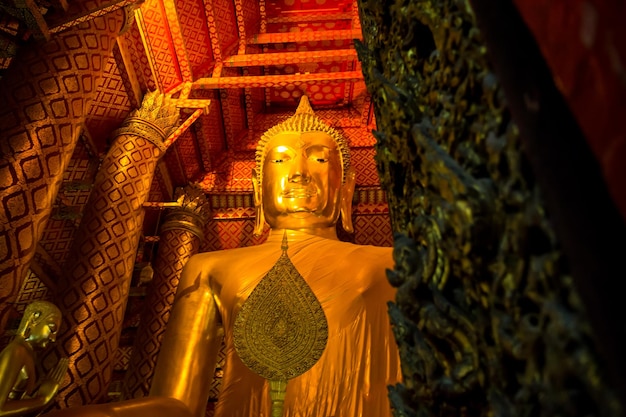 Grand Bouddha au temple Watanan Phra Nakhon Si Ayutthaya Province