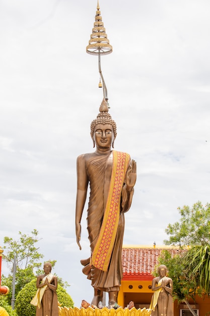 Grand Bouddha doré