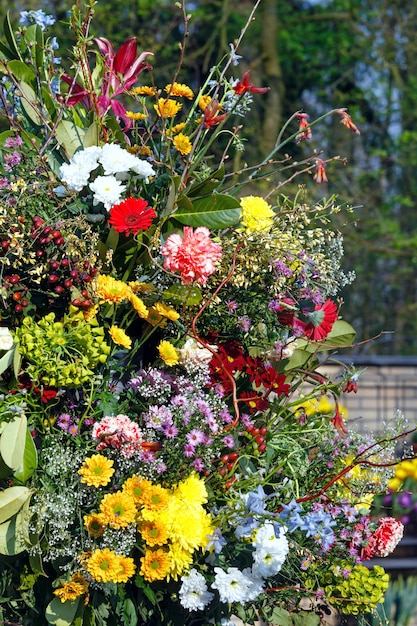 Grand bouquet de fleurs merveilleuses multicolores sur Spring Park