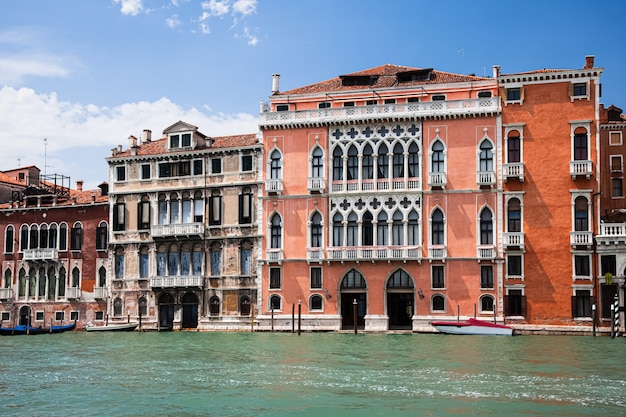 Grand Canal de Venise typique. Rues de Venise. Printemps. Italie. Venise