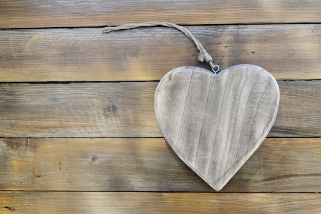 Grand coeur en bois en forme de planche rustique