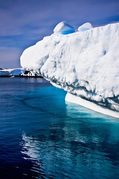 Grand iceberg en Antarctique