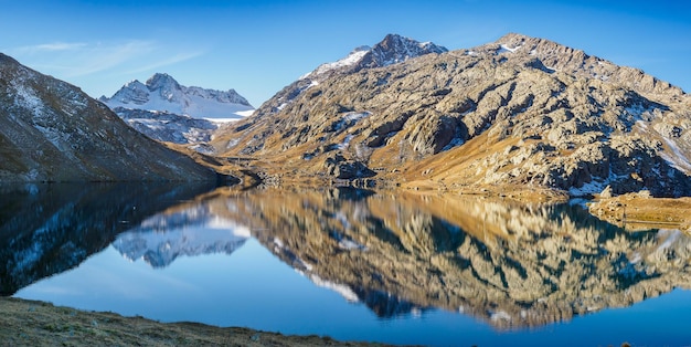 Le Grand Lac ou le Lac Bramant en plus du refuge de l'Etendard r France