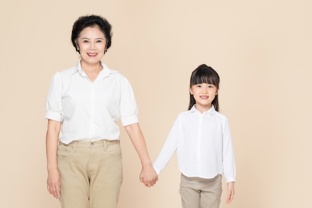 Photo grand-mère et petite-fille