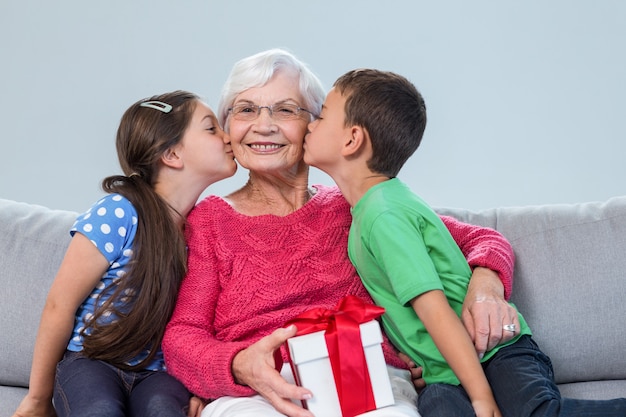 Grand-mère et ses petits-enfants