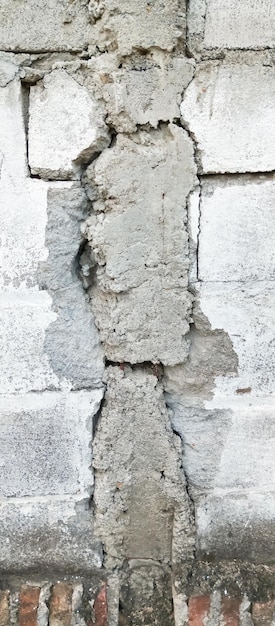 Photo un grand mur de pierre avec une croix qui dit 