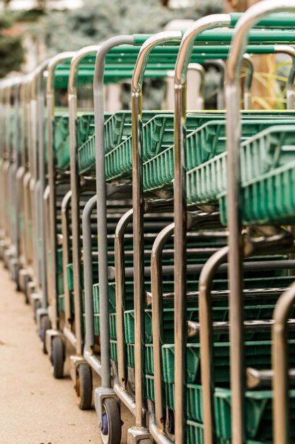 Grand panier vert d'affilée.