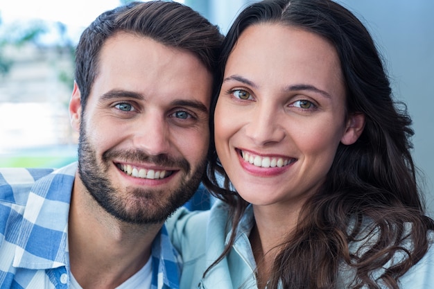 Grand plan, de, heureux, couple, prendre, selfie