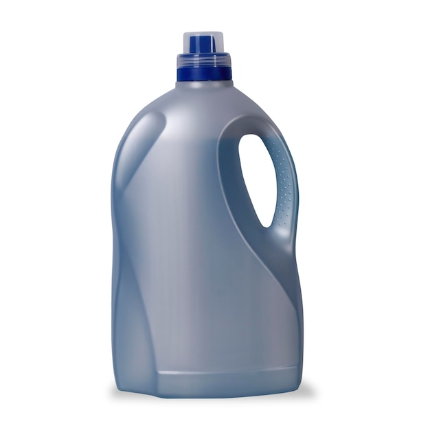 Grande bouteille en plastique gris pour détergent à lessive liquide isolé sur fond blanc.