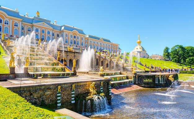 Grande Cascade dans le Palais Perterhof Saint-Pétersbourg
