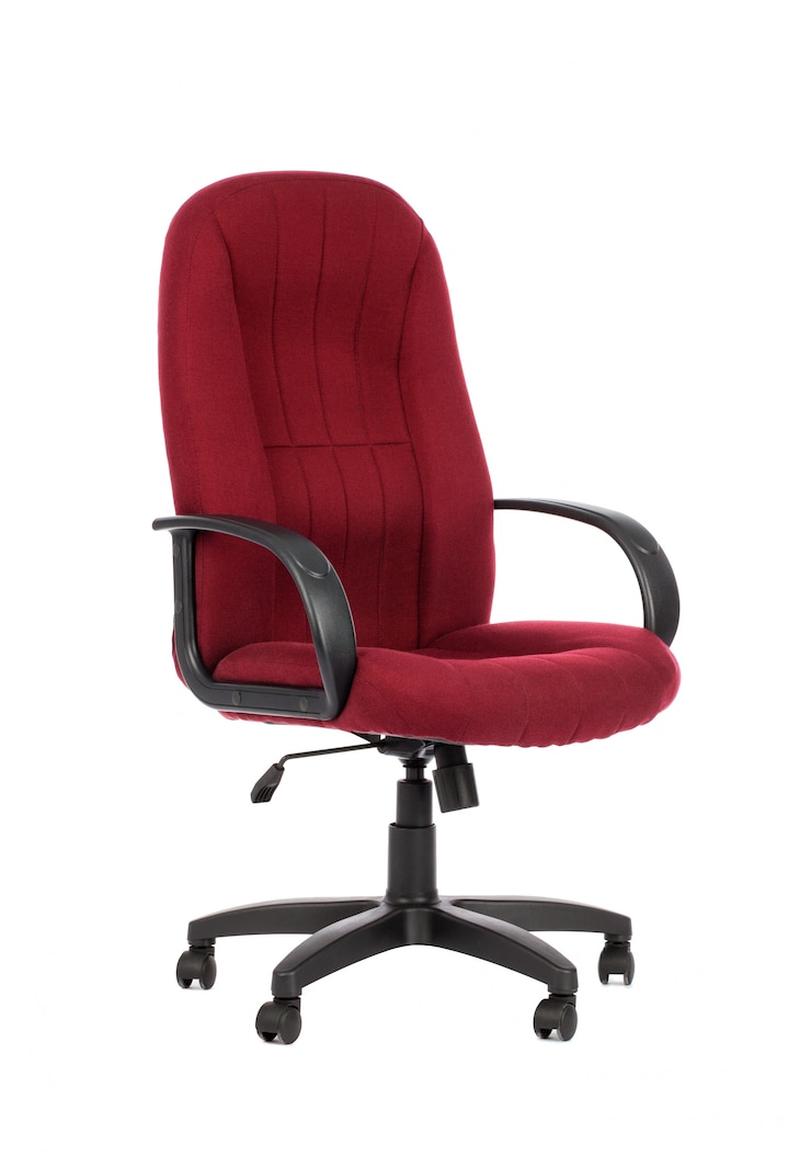 Photo grande chaise de bureau rouge, isolée
