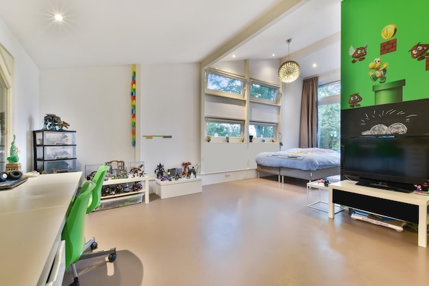 Grande chambre d'enfant avec un intérieur riche