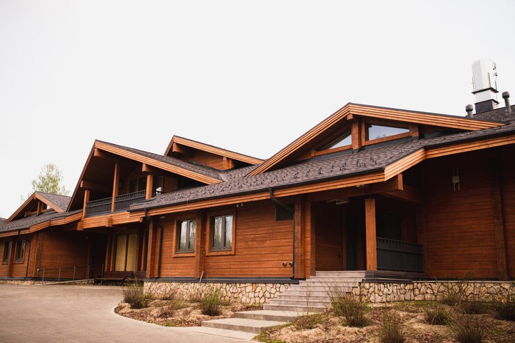 Photo grande maison en bois avec marches en béton
