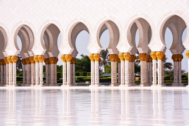 Grande Mosquée Sheikh Zayed de marbre blanc à Abu Dhabi UAE