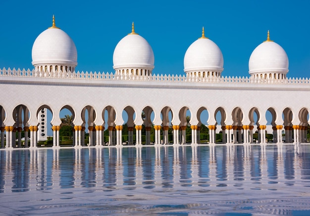 Photo grande mosquée sheikh zayed de marbre blanc à abu dhabi uae