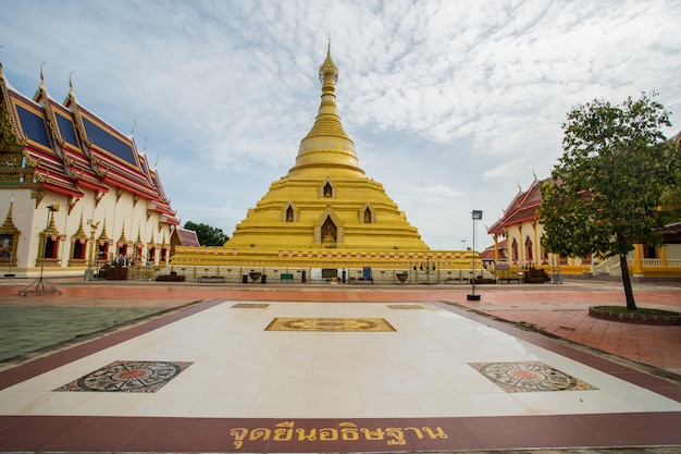 Photo grande pagode dans le temple