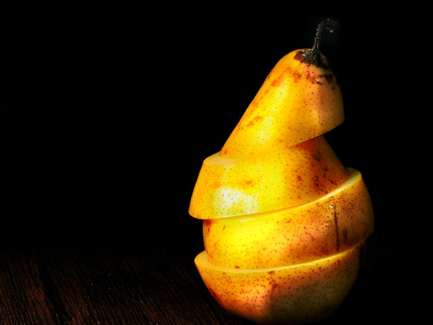 Grande poire jaune. Poire de tranches.