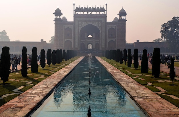 La grande porte du Taj Mahal Agra Inde