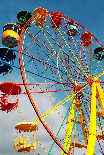 Photo grande roue contre le ciel