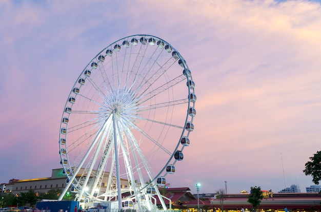 Grande roue coucher de soleil.