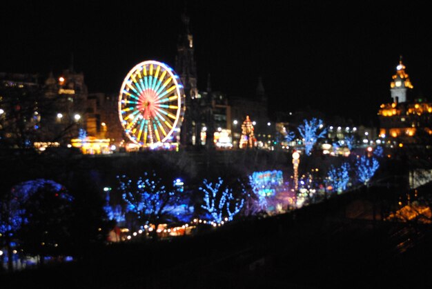 Photo la grande roue éclairée la nuit