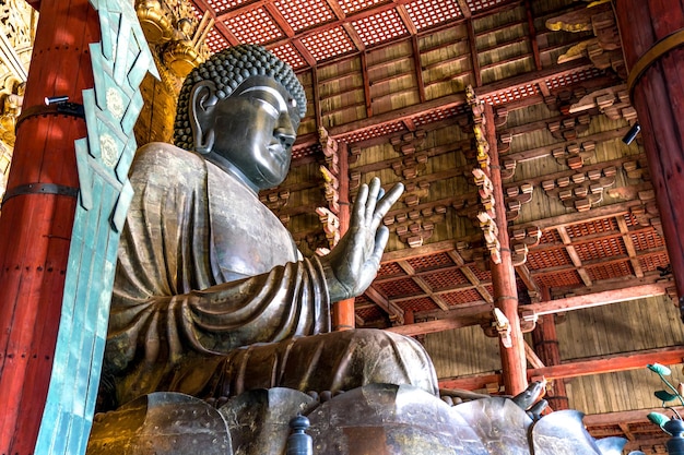 Grande statue de Bouddha en bronze dans le temple Todaiji, préfecture de Nara, Japon