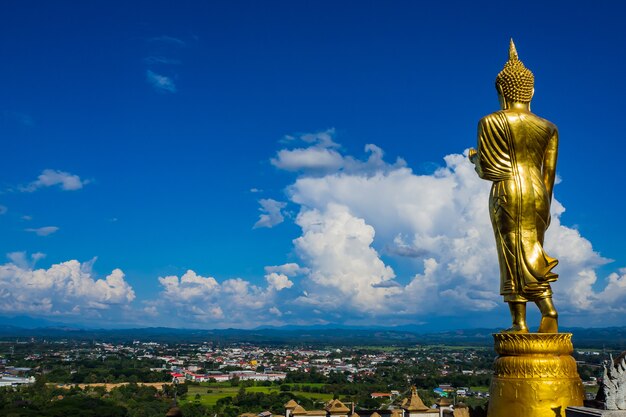 Grande statue de Bouddha doré