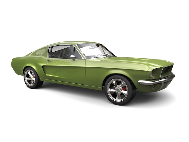 Une grande voiture de muscle vintage américaine vert armée brillant