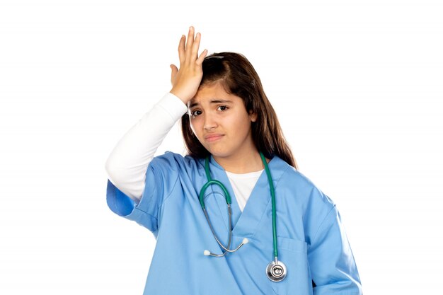 Grandhomme avec uniforme de médecin bleu