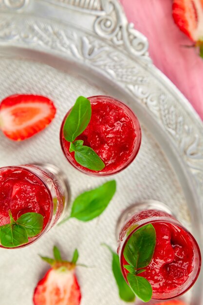 Granité aux fraises rafraîchissant d'été