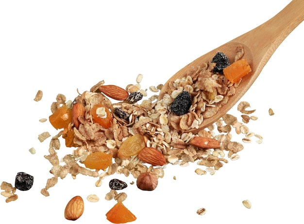 Granola, fruits secs et noix sortant d'une cuillère en bois