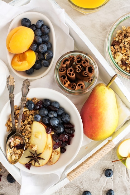 Granola maison avec aplles et cannelle