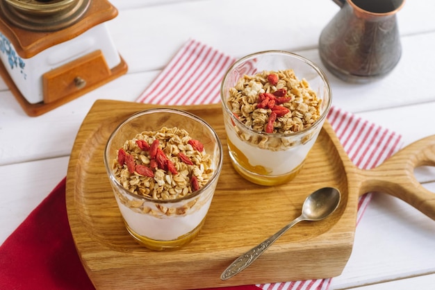 Granola sauce mangue et baies de goji