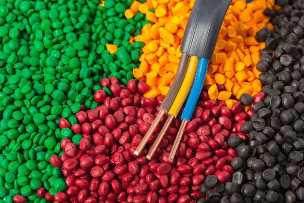 Granules de polymères plastiques colorés pour câbles