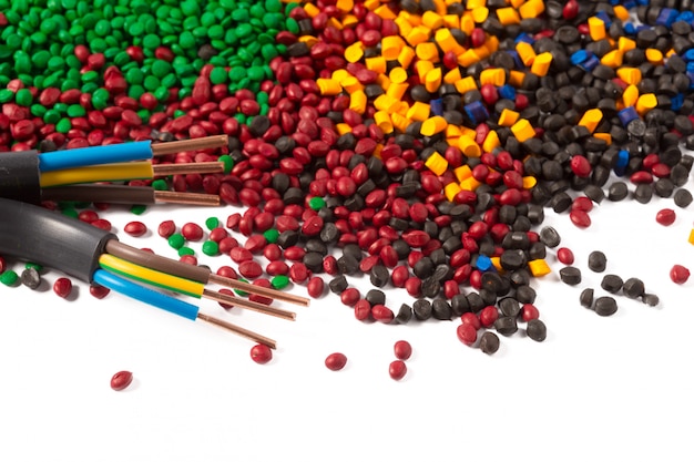 Granules de polymères plastiques colorés pour câbles
