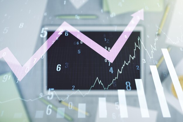 Graphique financier créatif abstrait avec flèche vers le haut et tablette numérique moderne sur fond