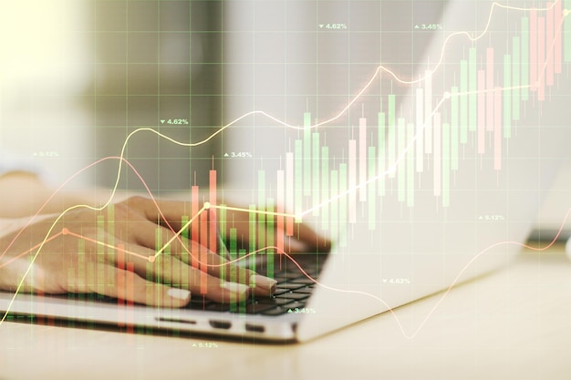 Graphique financier créatif abstrait avec saisie à la main sur ordinateur portable sur fond forex et concept d'investissement