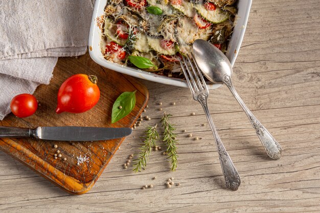 Gratin de légumes dans un plat