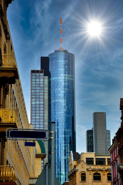 Photo gratte-ciel bleu à francfort en hesse allemagne