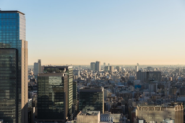 gratte-ciel ou immeuble de bureaux dans la ville de Tokyo