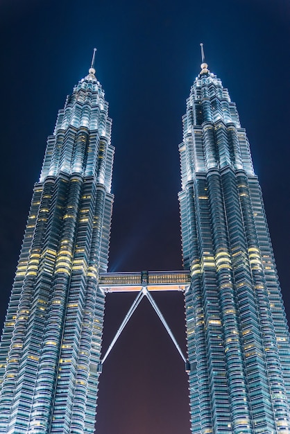 Gratte-ciel de KUALA LUMPUR au crépuscule en Malaisie