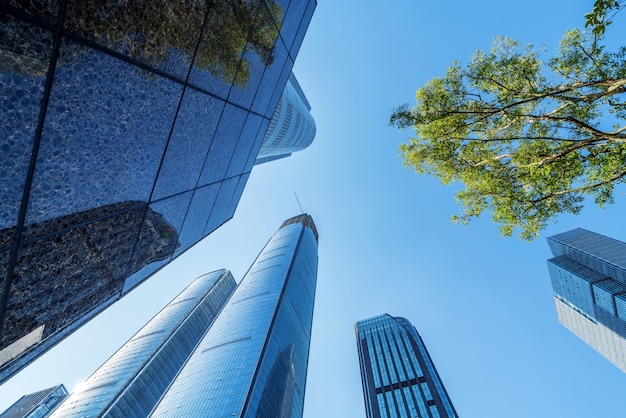 Gratte-ciel modernes dans le quartier des affaires, Guiyang, Chine.